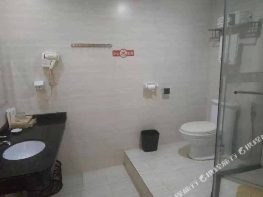 Huayan Hotel