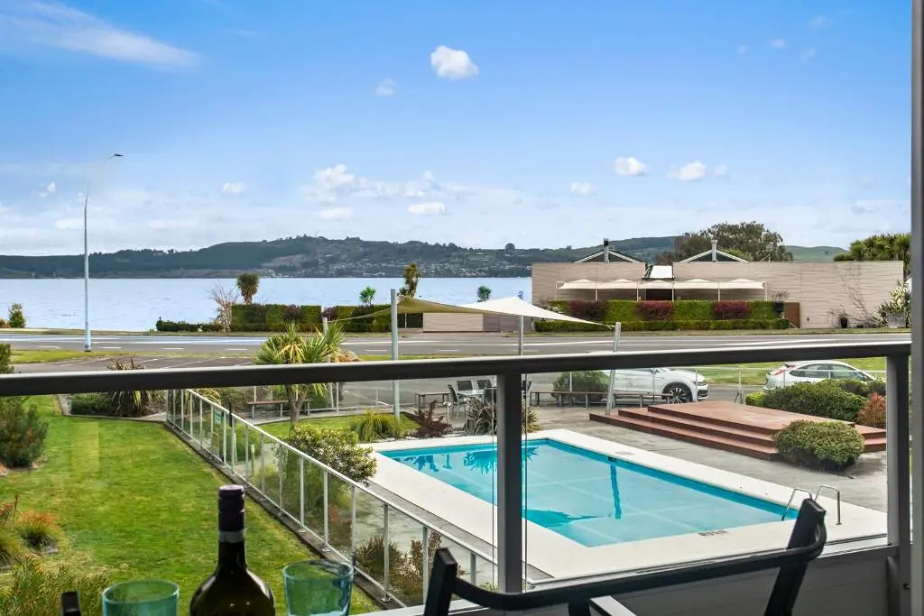Lakeside Delight - Two Mile Bay Holiday Apartment