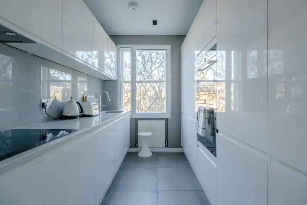 Modern and Luxurious 2 Bedroom Flat - Barons Court