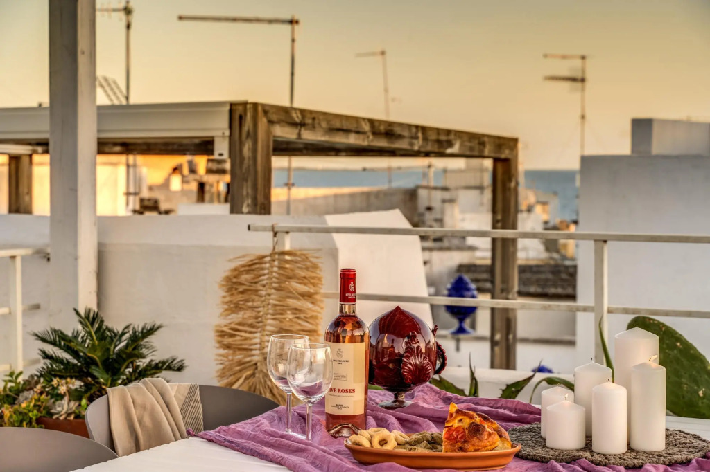 Bilocale con Affreschi e Vista Mare in Centro