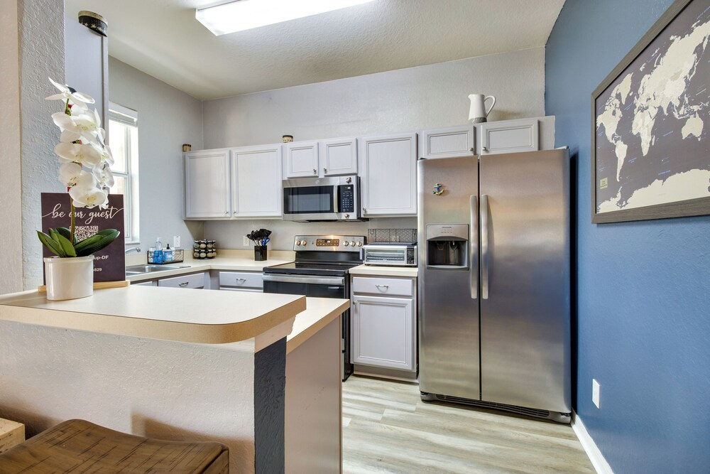9 Mi to Disney: Resort Townhome w/ Private Patio