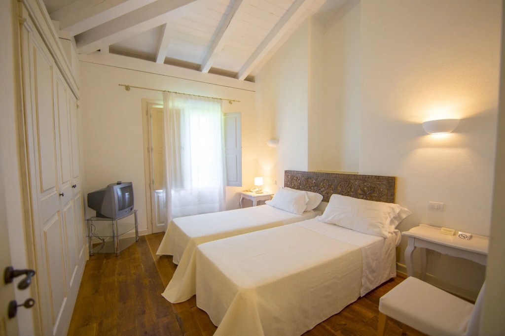 Tarthes Hotel