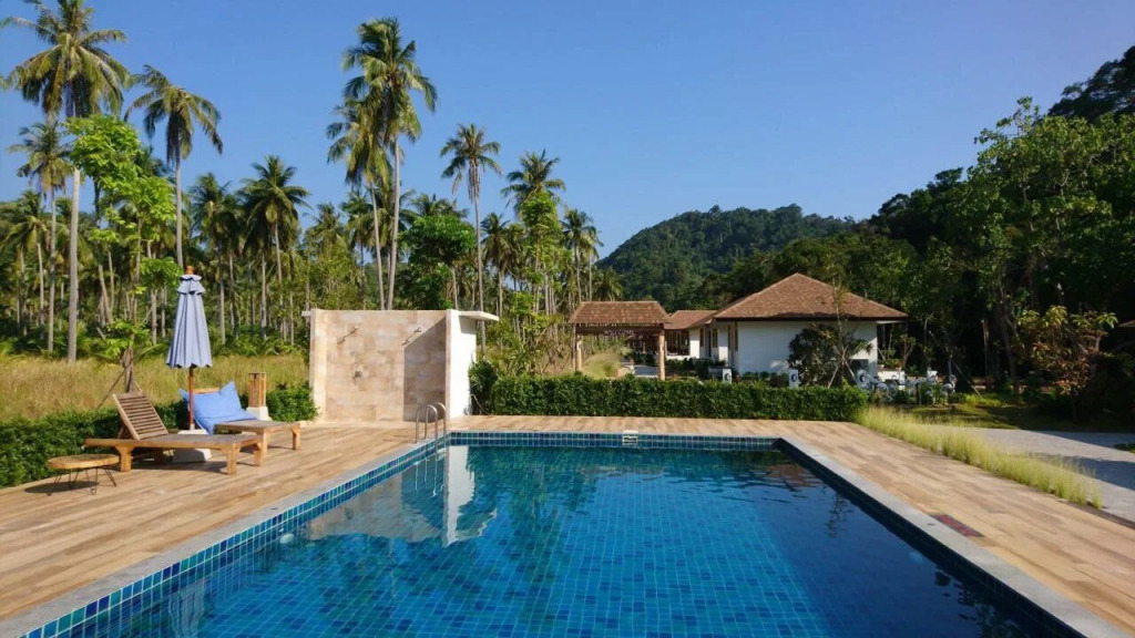Koh Ngai Paradise Beach