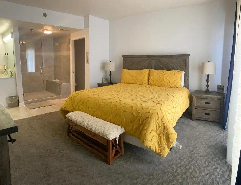 River Place Condos 711 3BD