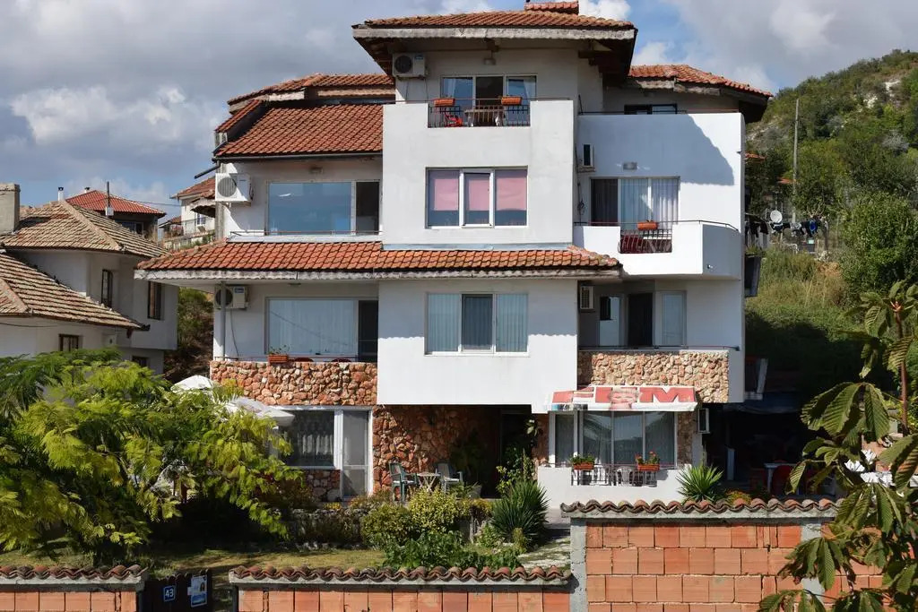 Sunny - Viki Guest House