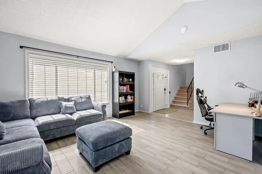 Spacious Family Retreat w Garden Modern Comfort