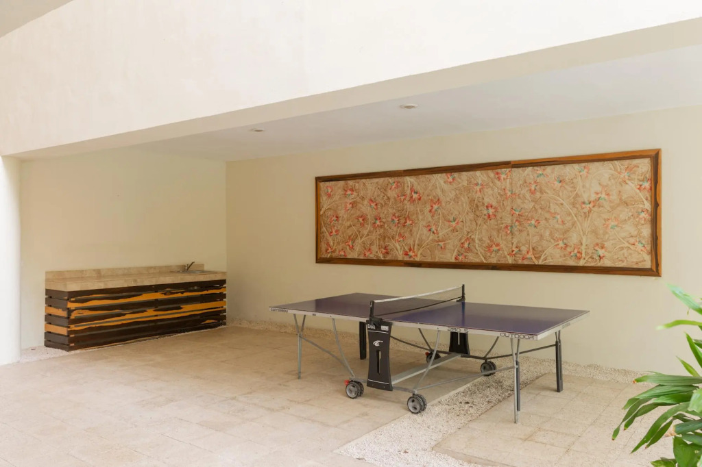 Exclusive 2 Level 3 BR Penthouse | Private Hot Tub & Roof | WiFi | Great Amenities & GYM