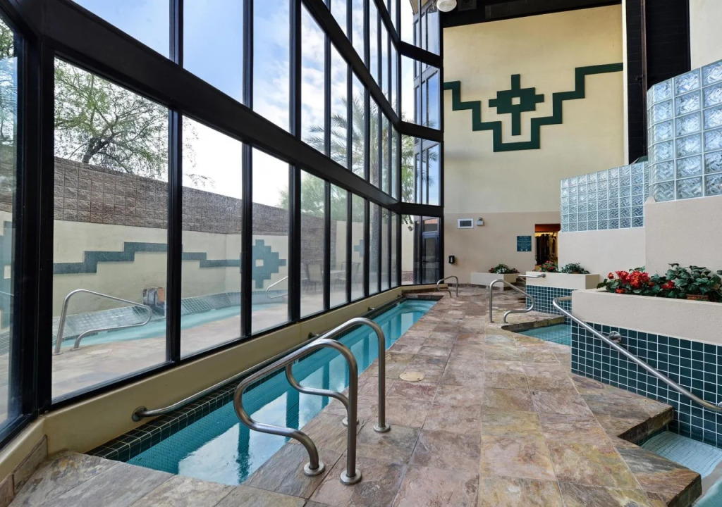 Holiday Inn Express & Suites Phoenix - Tempe by IHG