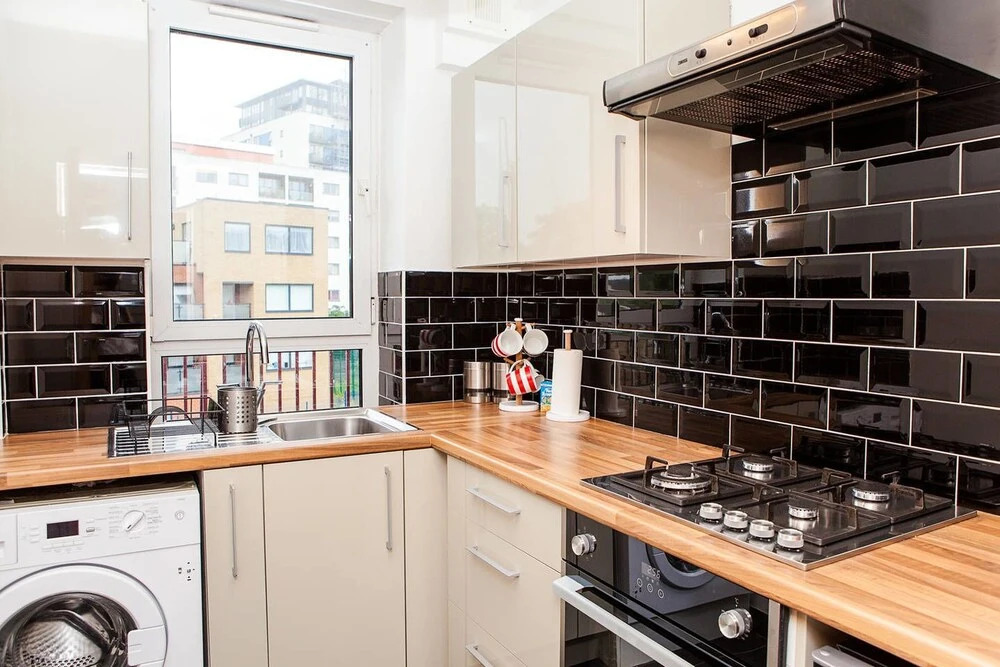 Quintessential 2 BR London Bridge Apartment