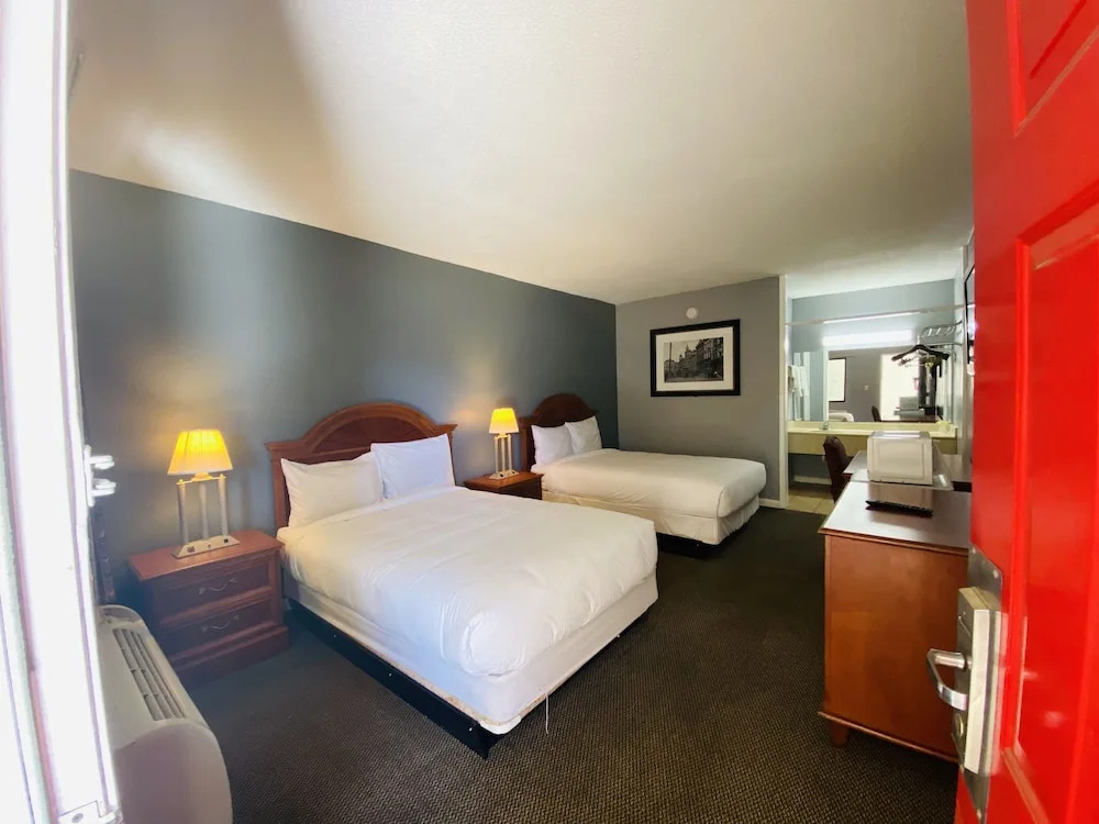Travelers Place Inn & Suites
