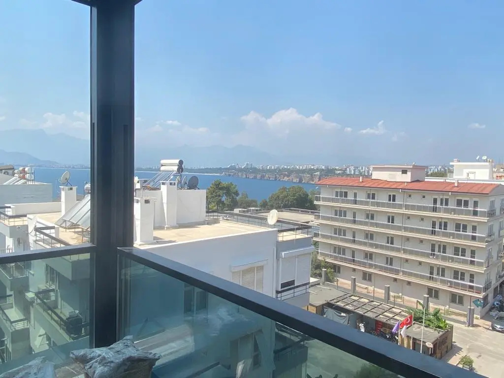 İn The Middle Hotel