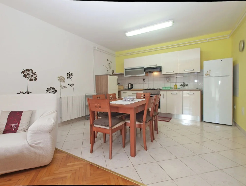 Apartment 1623