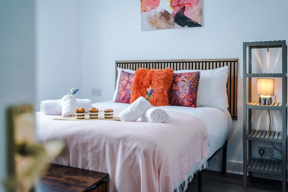 Spacious Home Sleeps 7 in the Heart of Anfield