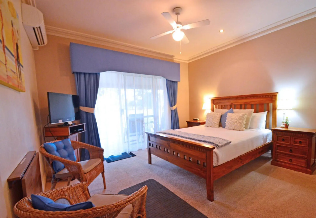 Inn The Tuarts Guest Lodge
