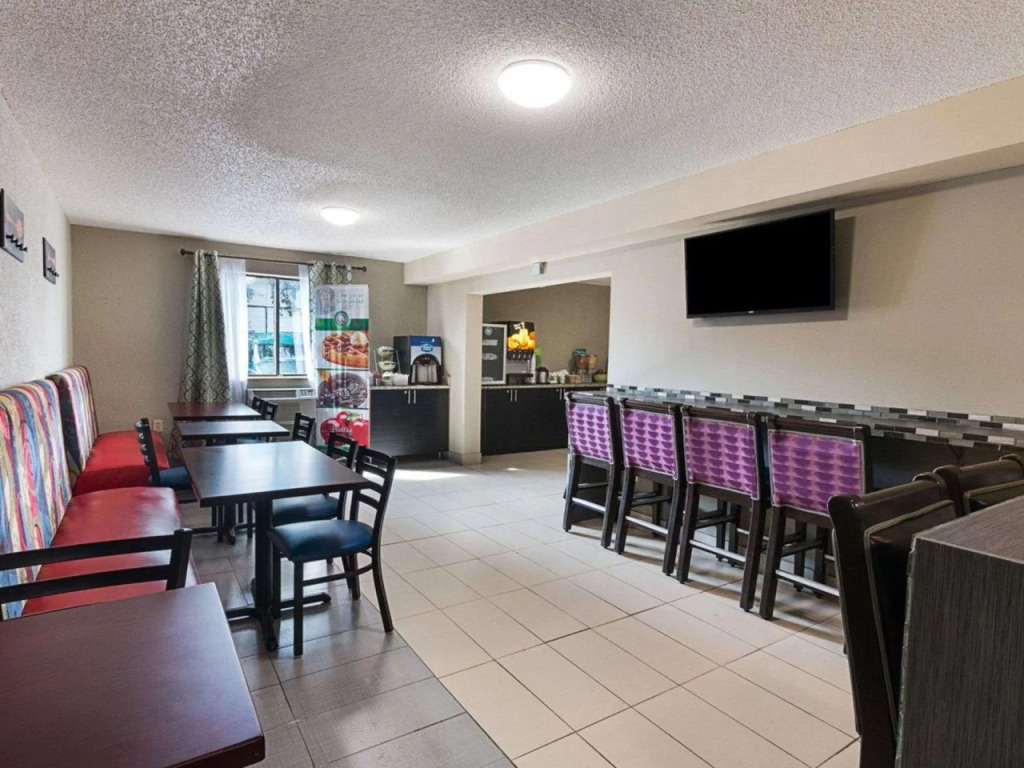 Quality Inn & Suites Leesburg Chain of Lakes