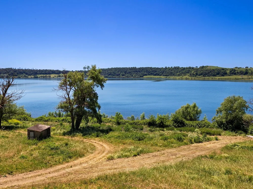 Scenic Apartment in Rome near Lago di Martignano