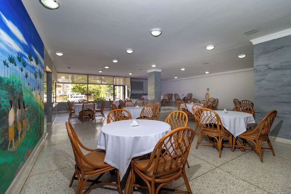 Hotel Axis Inn By GEH Suites