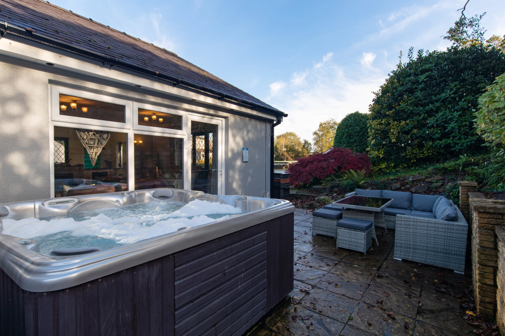 Hazelglade Cottage - Hot Tub, Games Room, Pet Friendly