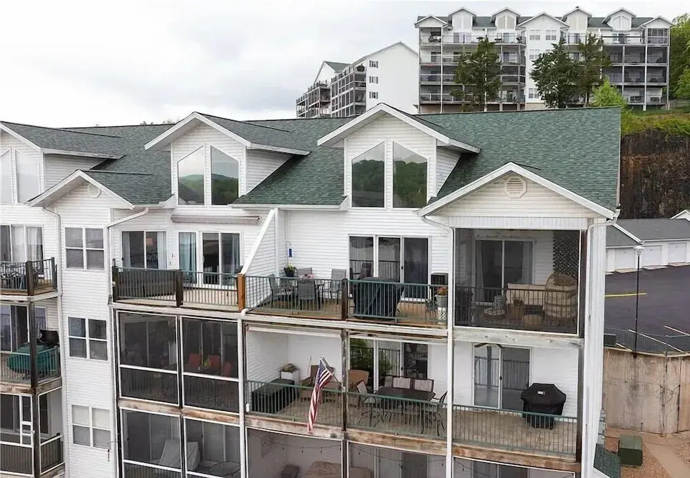 Boat Slip, 3 Pools, Golf, Ozarks Ampitheater, & Amazing Lake Views at Big Niangua