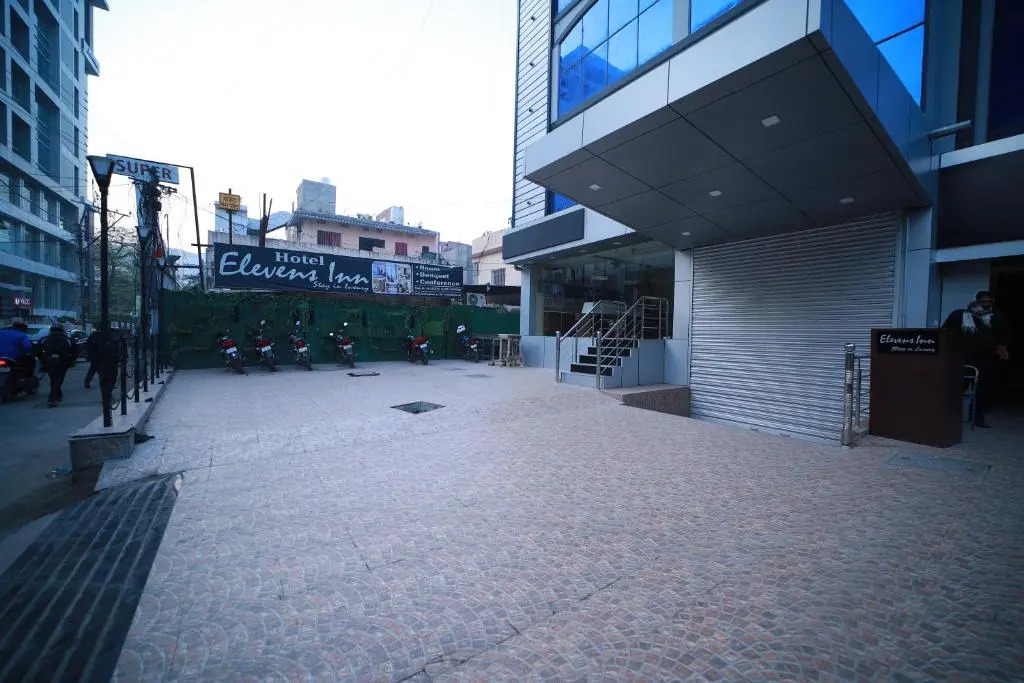 Click Hotel Capital House