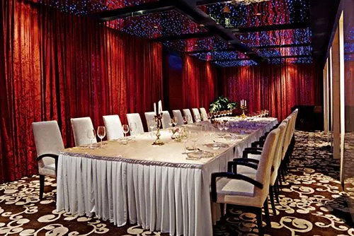 Golden Elephant Golf Hotel