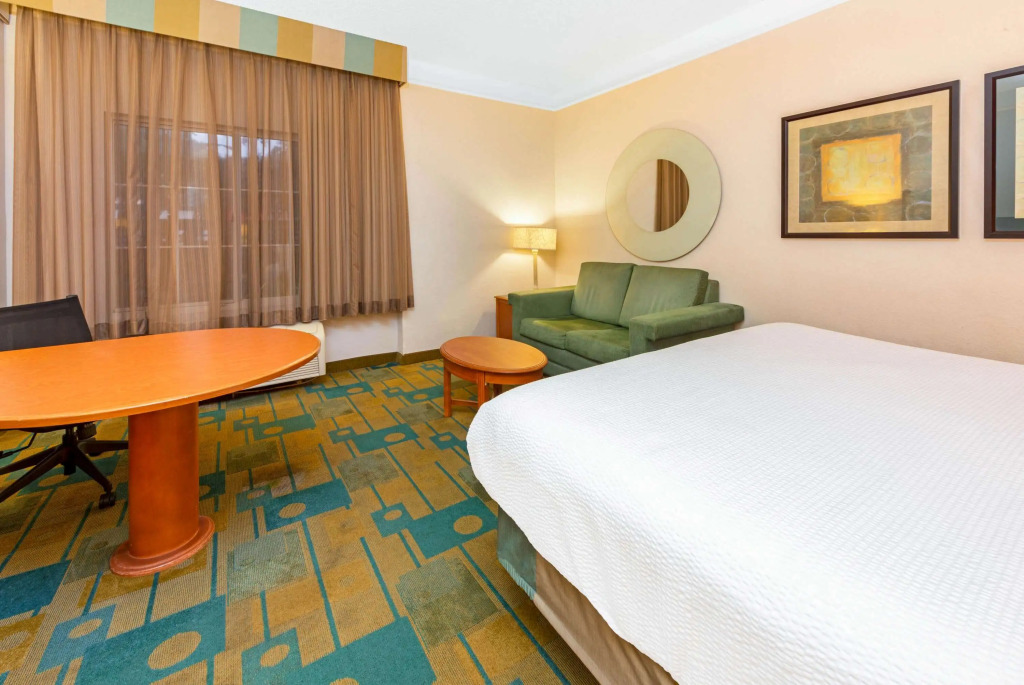 La Quinta by Wyndham USF