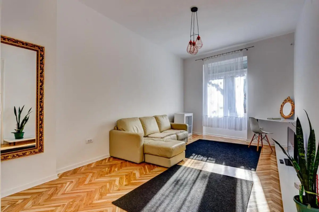 Bright Apartment Central