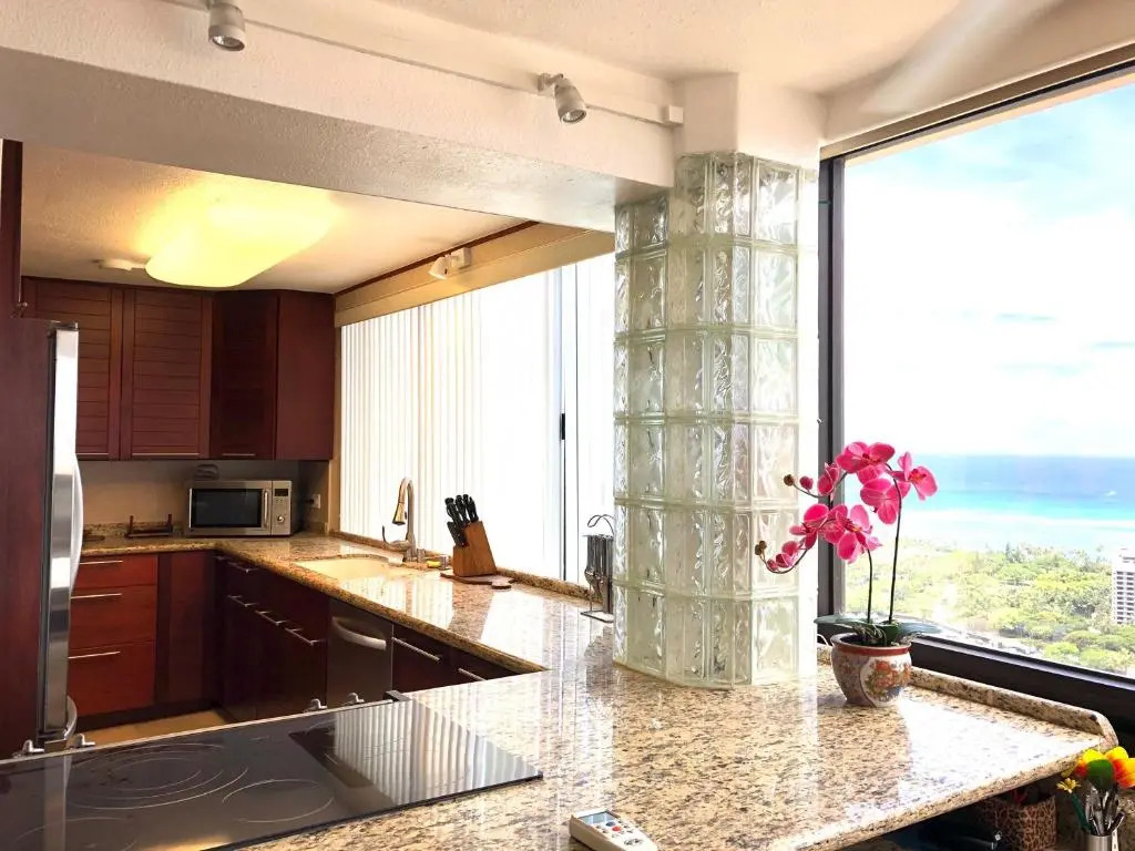 Hawaiian Monarch Penthouse 3bedroom