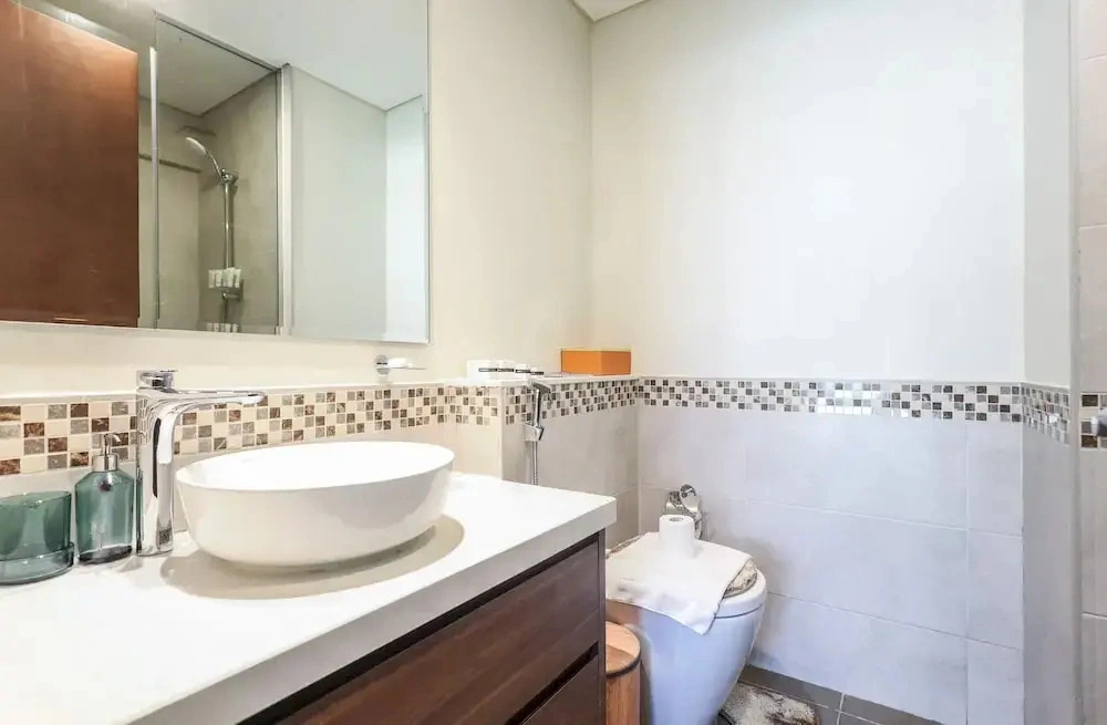 Elite LUX Holiday Homes - Canal View 2bhk in Prime Business Bay Dubai