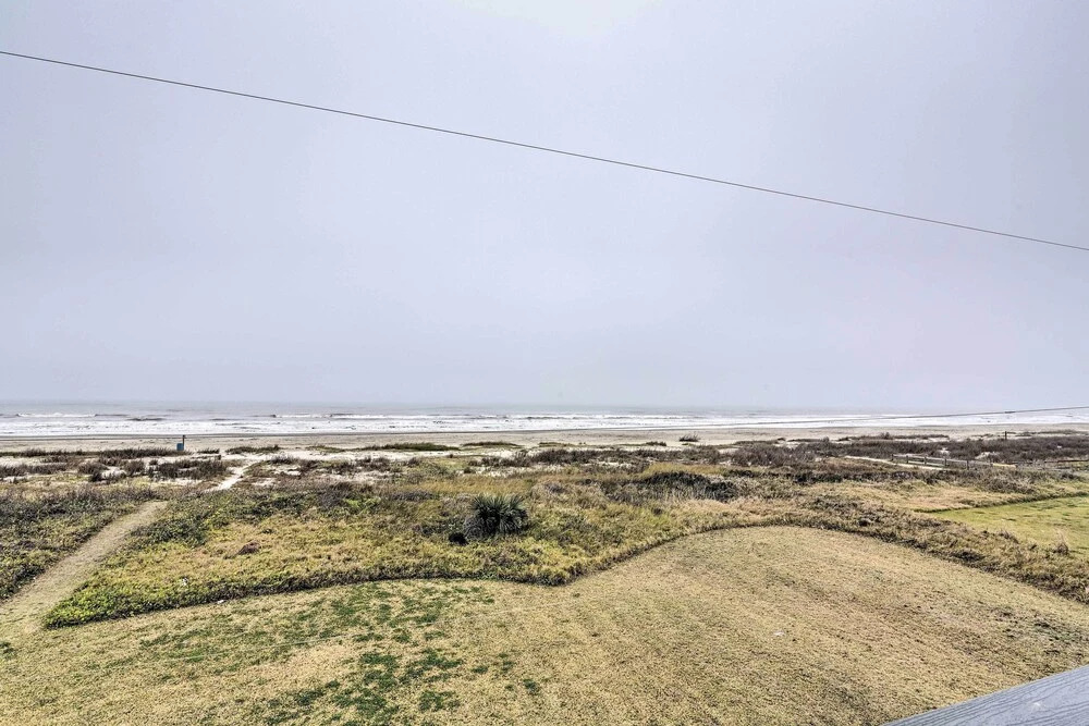 Oceanfront Galveston Home - Walk to Beach!