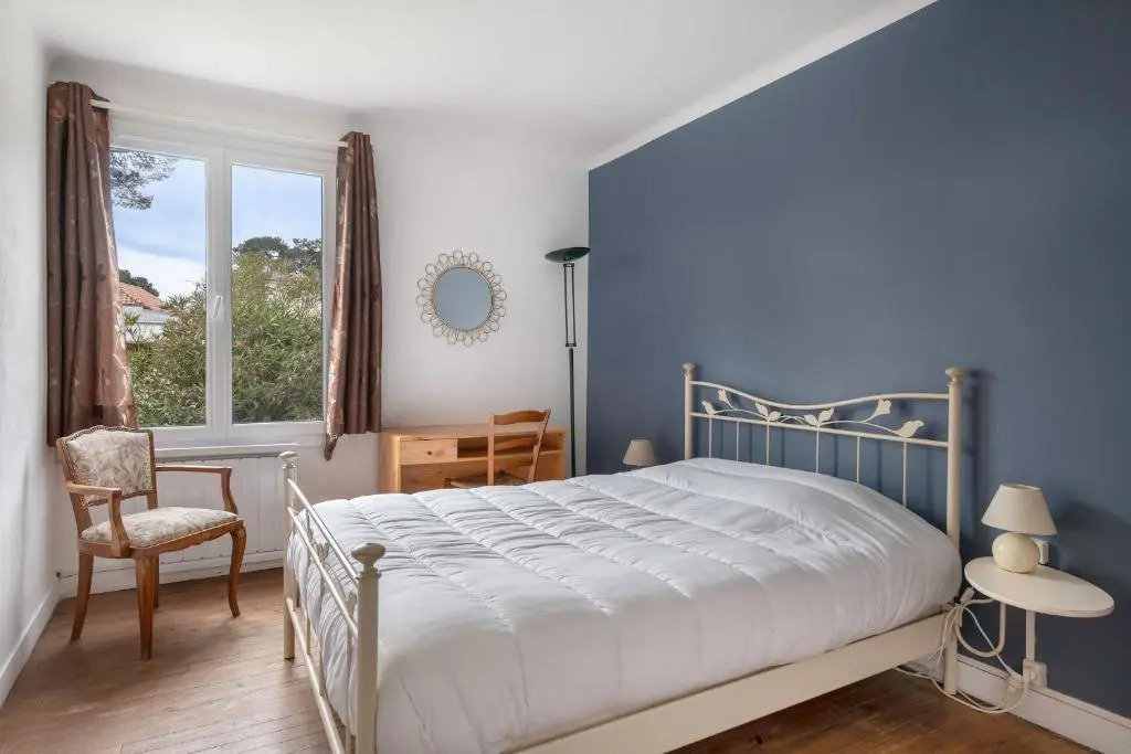 Une grande villa dans les pins, entre Loire et Océan