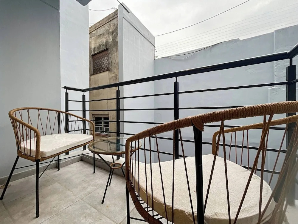 Modern Almagro Apartment for 4 Guests With Balcony and Full Amenities