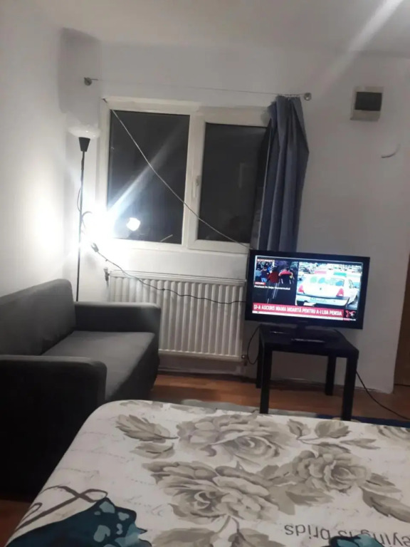 Tobyta nu primesc santieristi si petrecareti