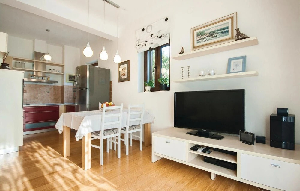 Amazing Home in Brodarica With Wifi and 3 Bedrooms