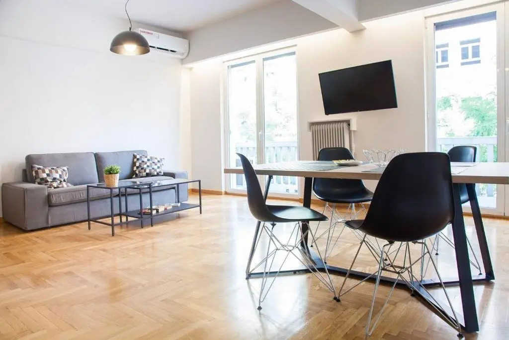 TONI'S Bright and Green Home in City Centre