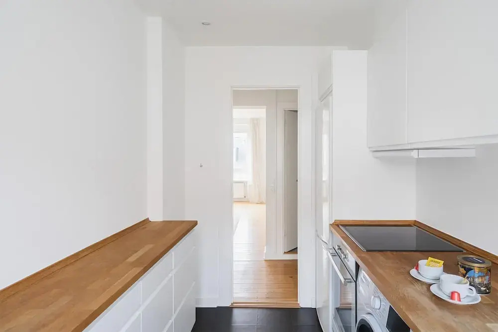 Refurbished 1-bed Close to Metro and Airport
