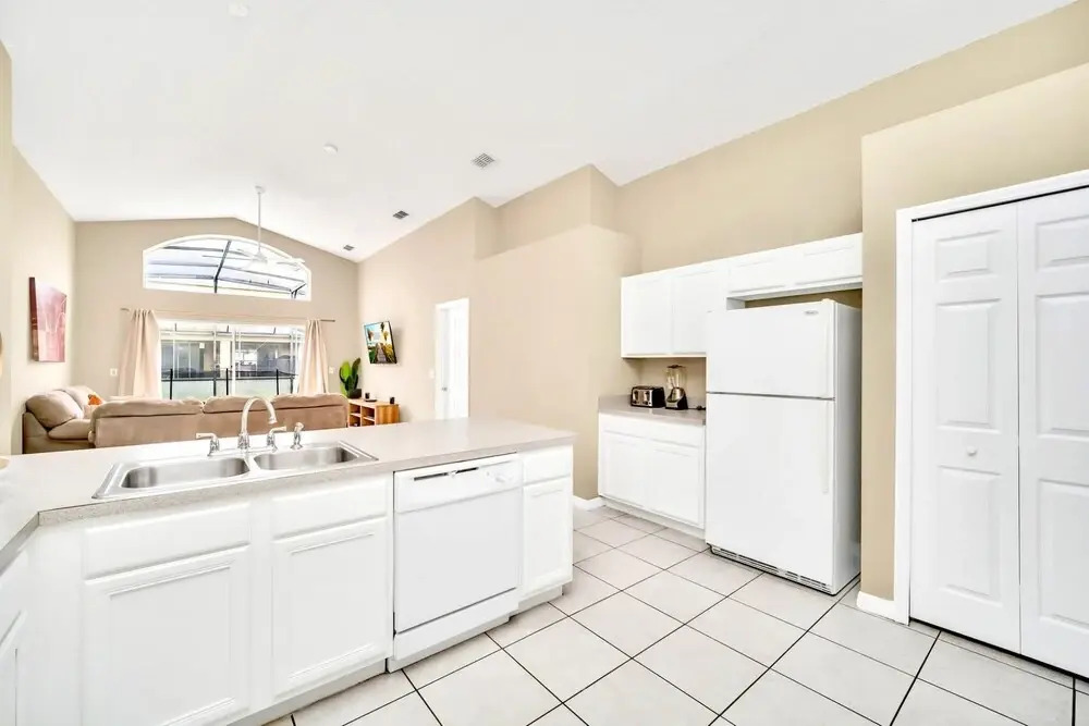 Bright 5BR Home w Pool and Hot Tub - Near Disney