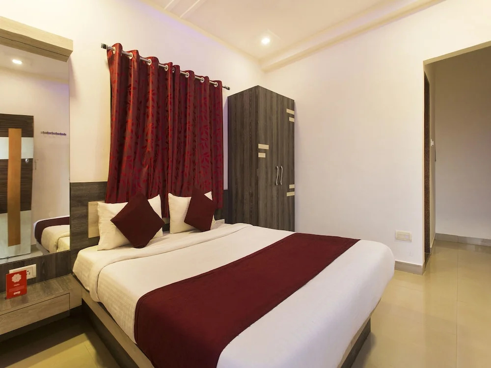OYO 9906 Hotel Hill Top House