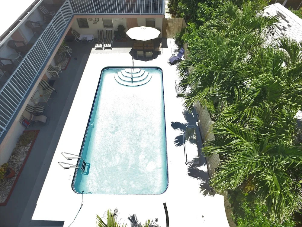 Beachside Gardens Apartments By Lowkl