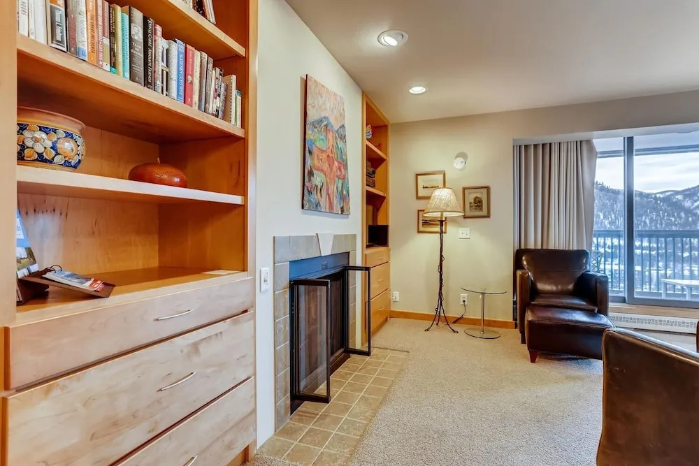 Renovated Studio- Kids Ski Free & On Shuttle Route! Studio Bedroom Condo by RedAwning