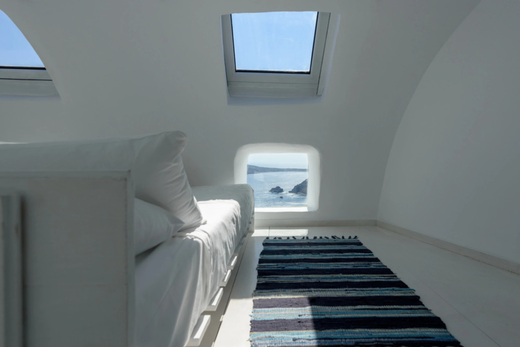 White House Villa with 3 bedrooms and amazing views at Oia