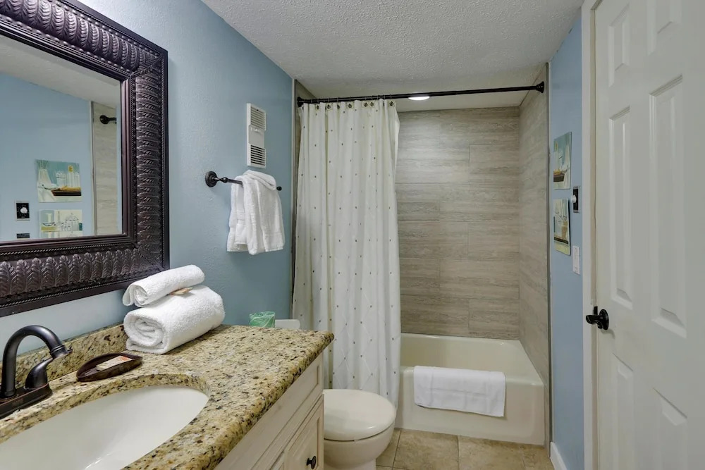 Land's End 208 Building 1 Bay Views / Updated 2 Bdrm Condo!