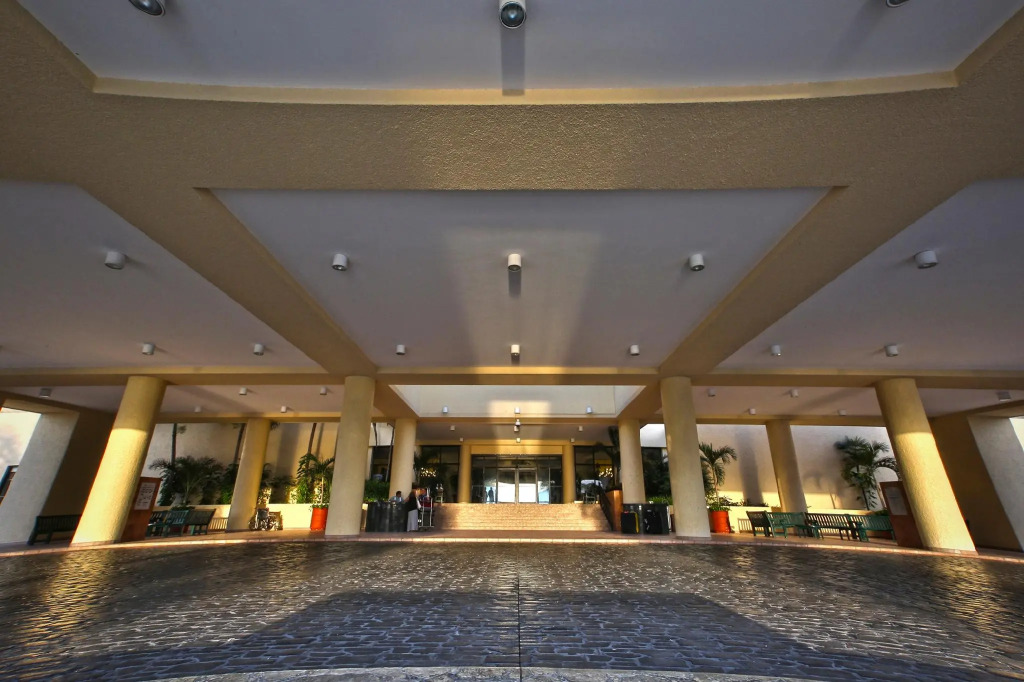 Holiday Inn Club Vacations The Royal Sands All Inclusive