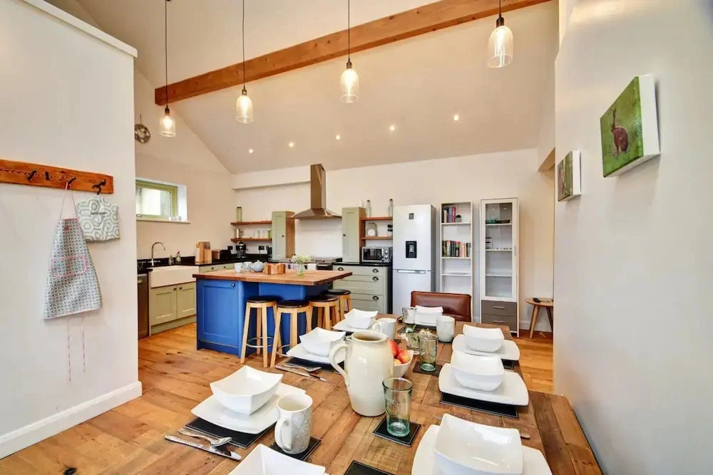 Holiday Home Near Bank Woods Nature Reserve, No Deposit