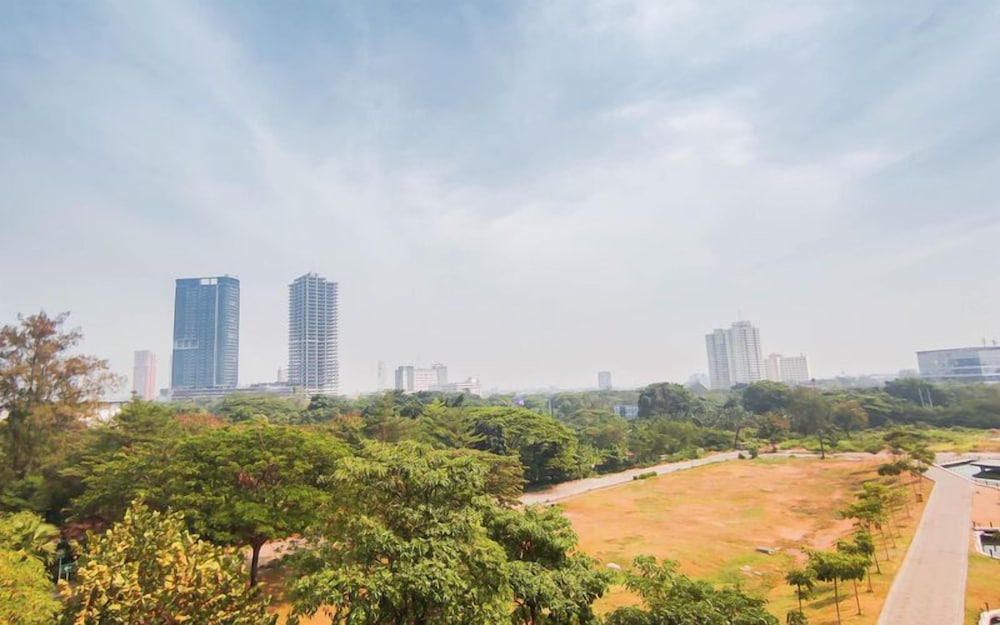 Artistic And Bright 1Br At Grand Sungkono Lagoon Apartment
