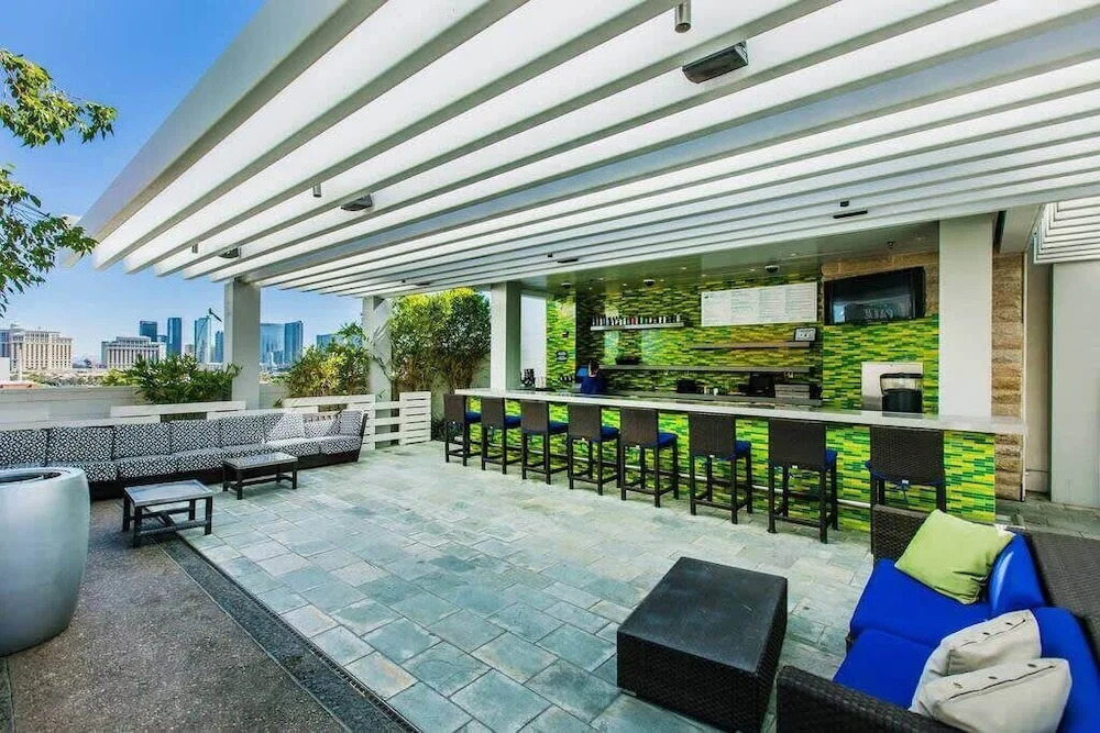 Amazing Modern Strip Views Palms Studio 21306