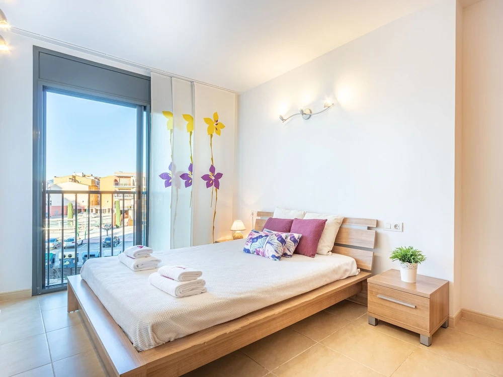 Apartment With 3 Bedrooms, sea Views and Pool