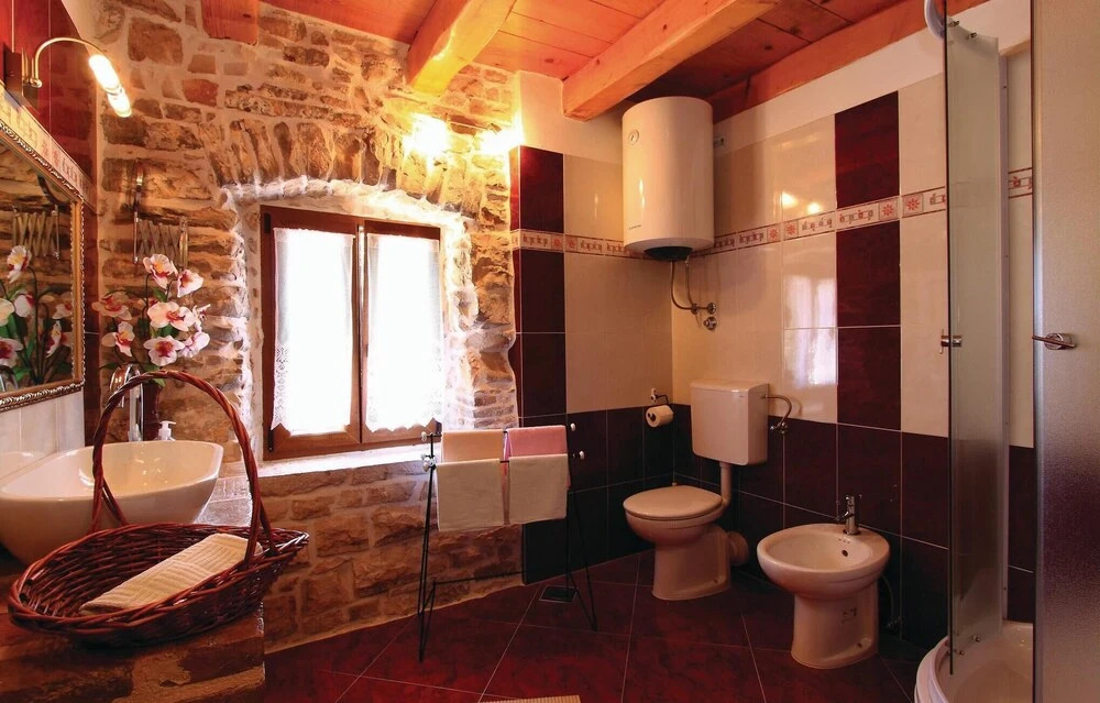 Awesome Home in Manjadvorci With Wifi and 3 Bedrooms