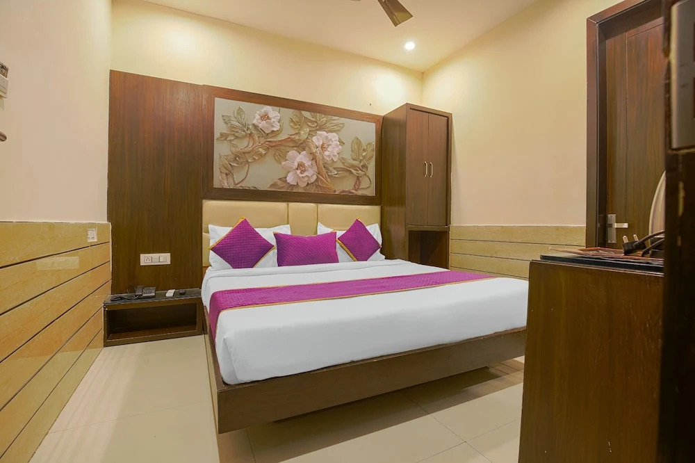 Hotel Crown, Near Golden temple