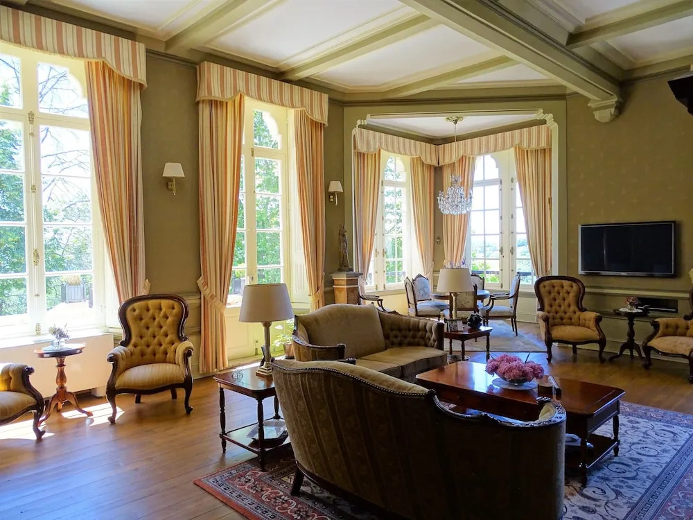 Vineyards and Valleys: A French Hide-in